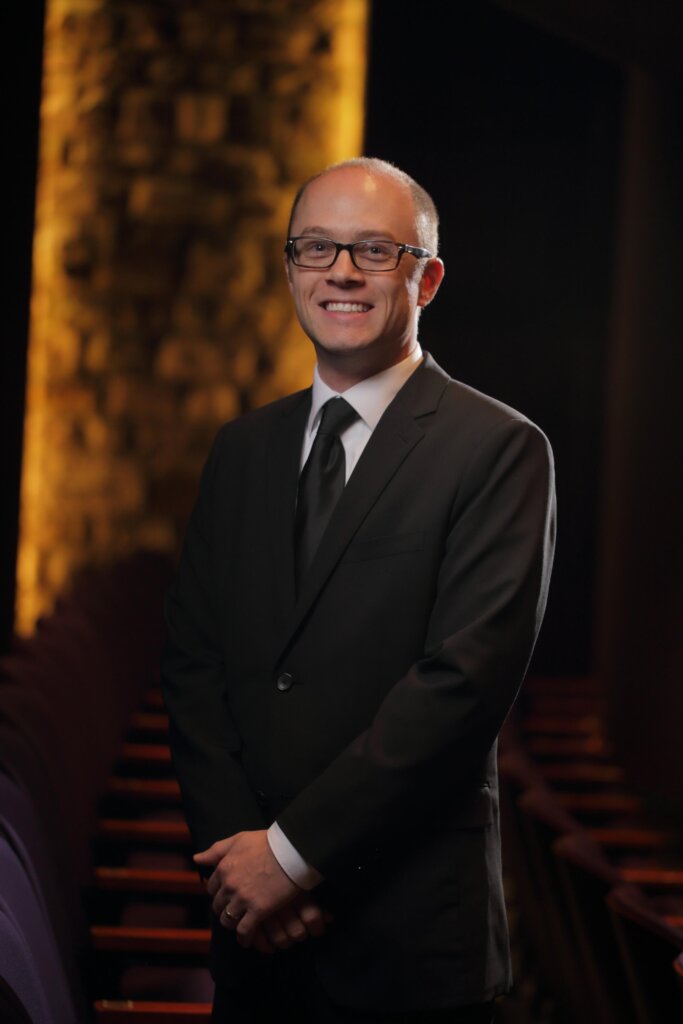 Photo of pianist Brett Cooper